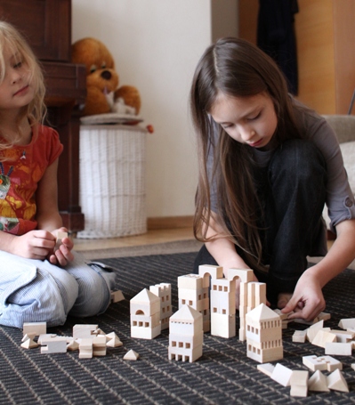 1 lek KLossar stad & slott, träklossar för barn